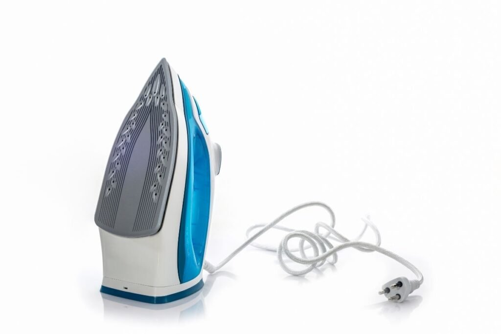 Slik damper du bunadsskjorten hjemme – Enkel metode uten strykejern